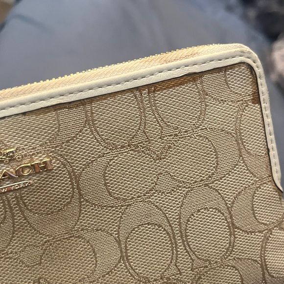 Coach Zippy Wristlet in Signature Fabric (53601) - Project Wristlet - Picture 9 of 14